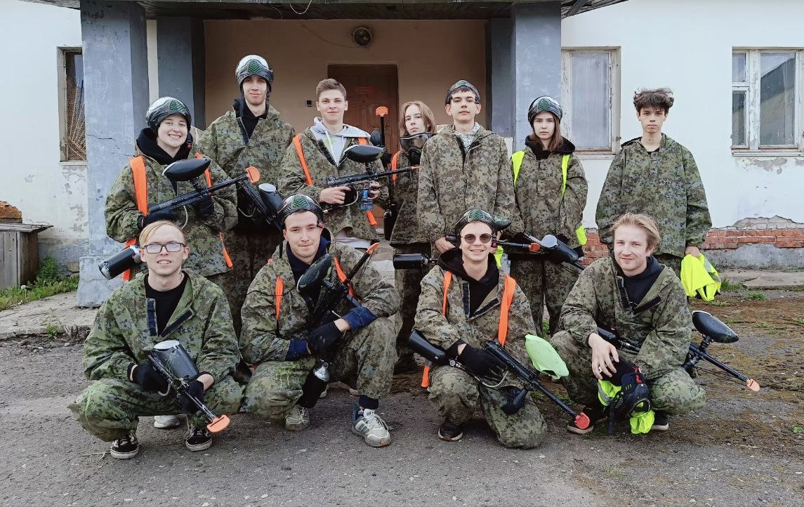 Собрались поиграть в пейнтбол