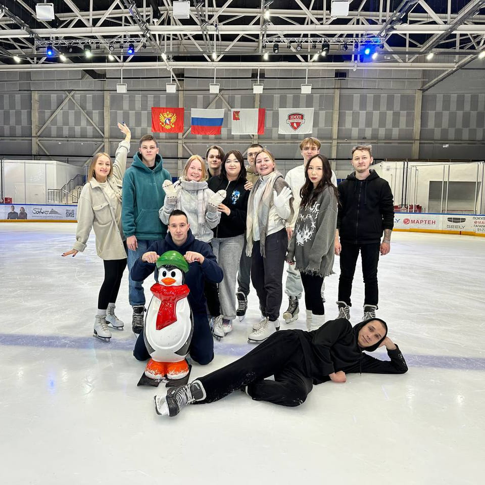 Сходили в выходные на каток