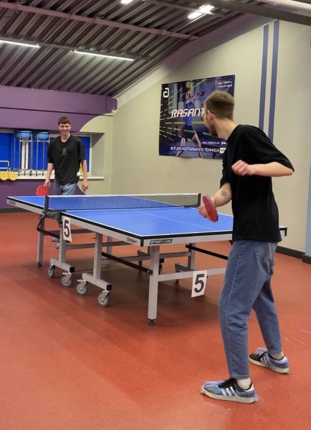 Играли в настольный теннис