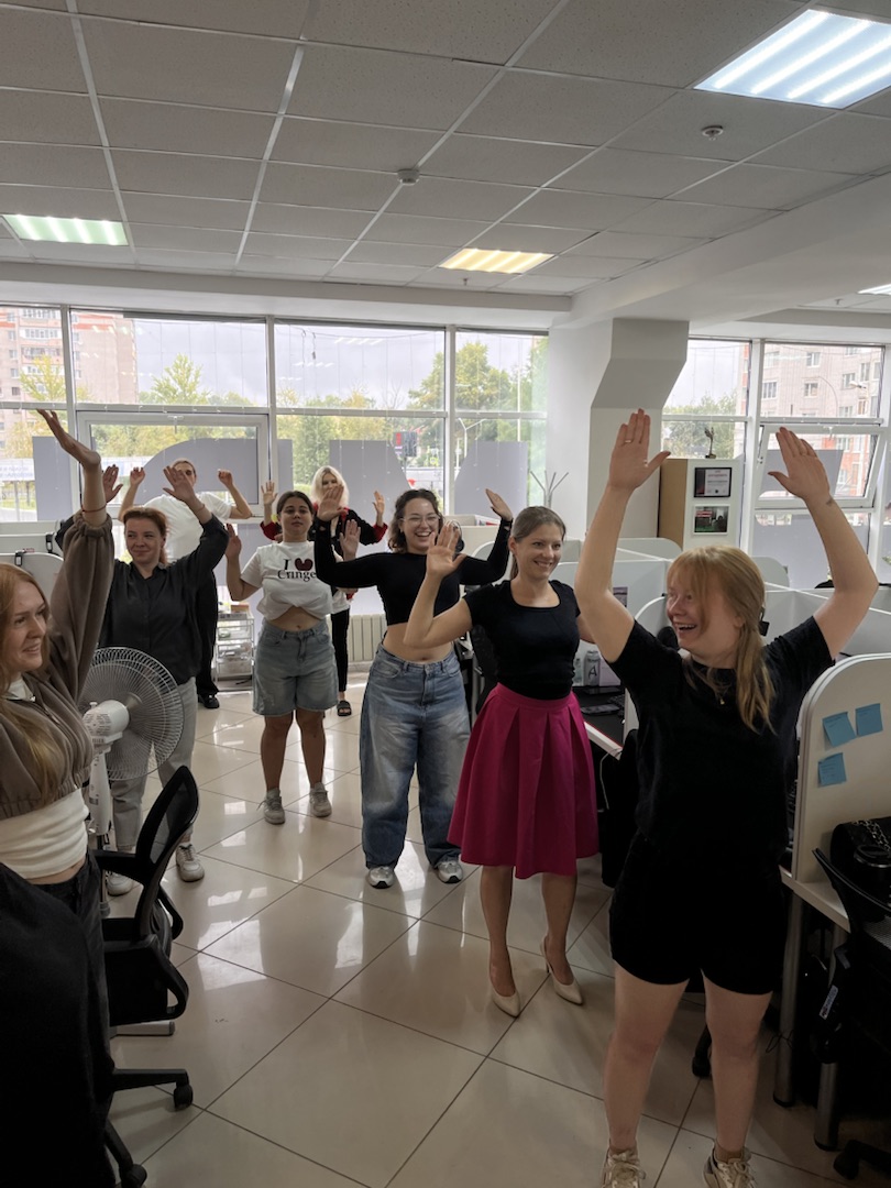 Зарядка в отделе рекламы